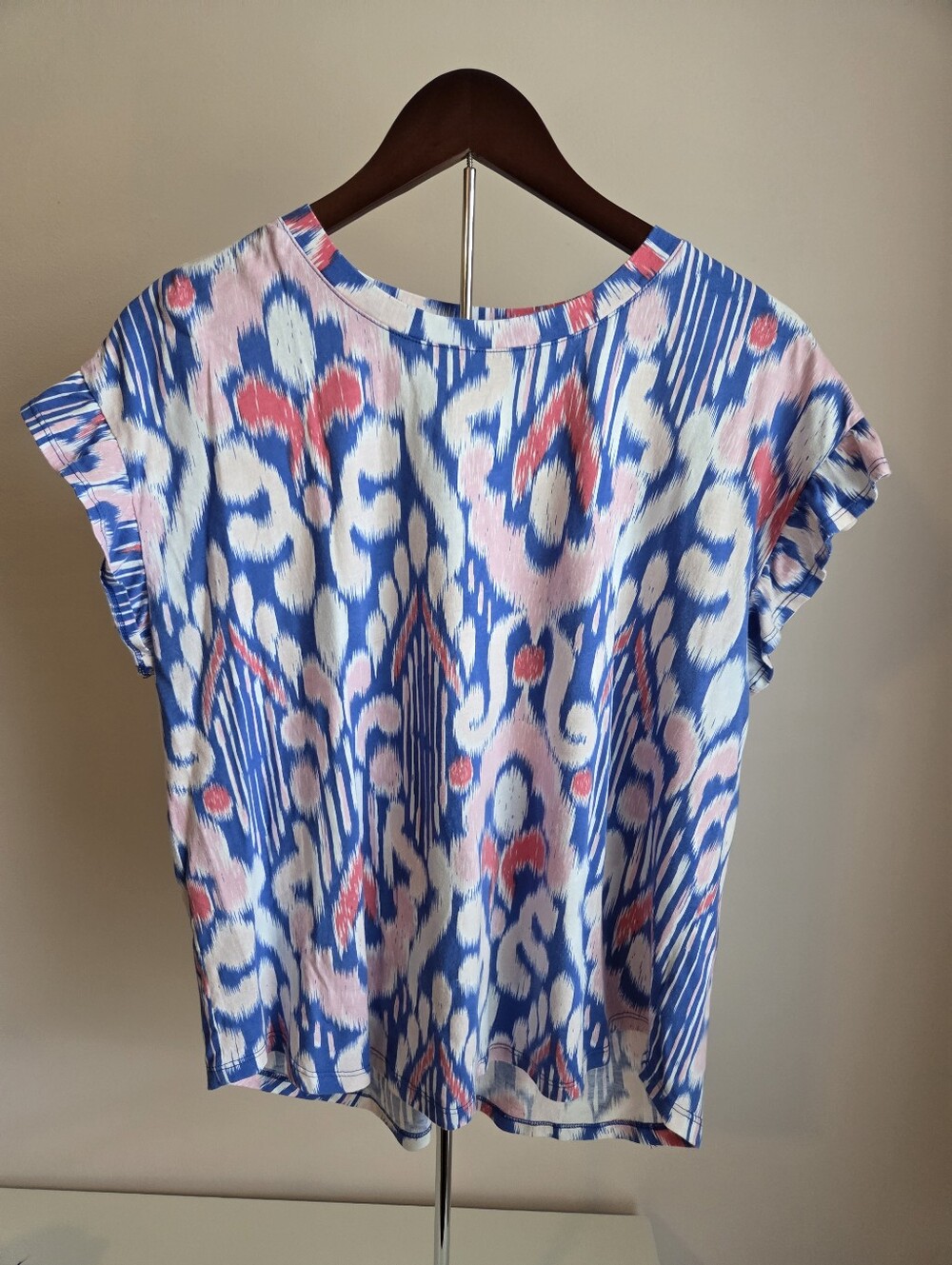 crown & ivy Blue and Pink Ikat Print Short Sleeve Top